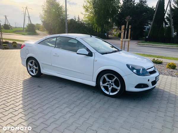 Opel Astra III GTC 1.9 CDTI Cosmo - 3