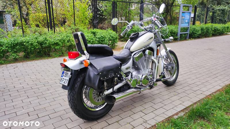 Suzuki Intruder - 3