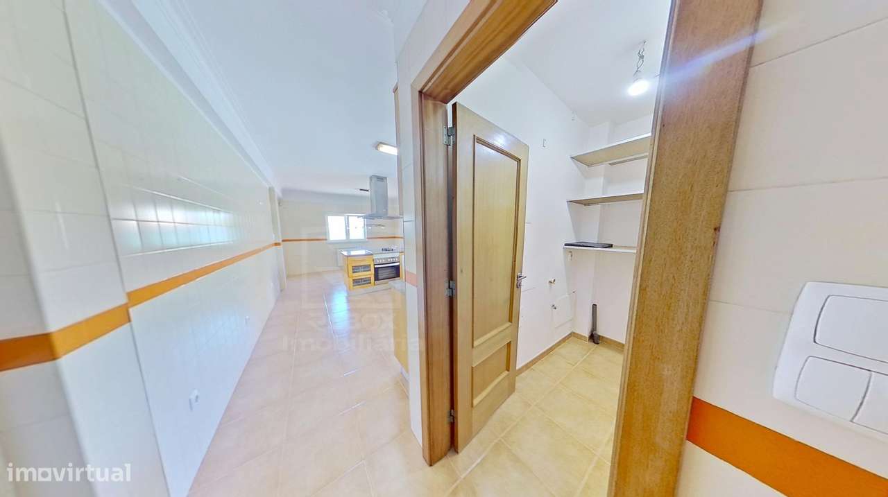 Moradia T5 isolada com 20 painéis solares e 3 quartos no piso térreo-7