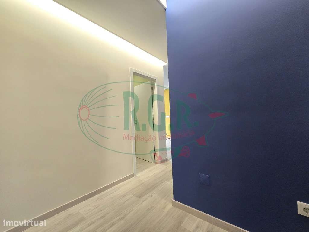 Apartamento T2 Remodelado | Lg Garagem | Localização Privilegiada - Grande imagem: 4/26