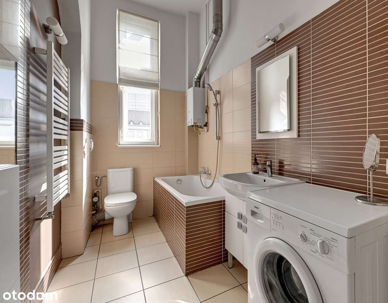 Ikona Gdańska za oknem | Przestronne mieszkanie w kamienicy 109 m²-10