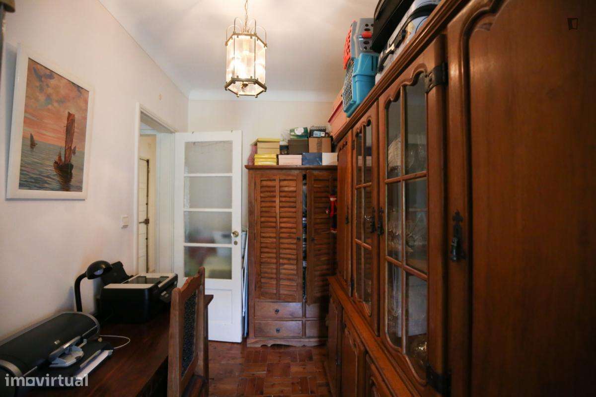 Quarto - localizado em Roma-Areeiro Lisbon - Grande imagem: 4/10