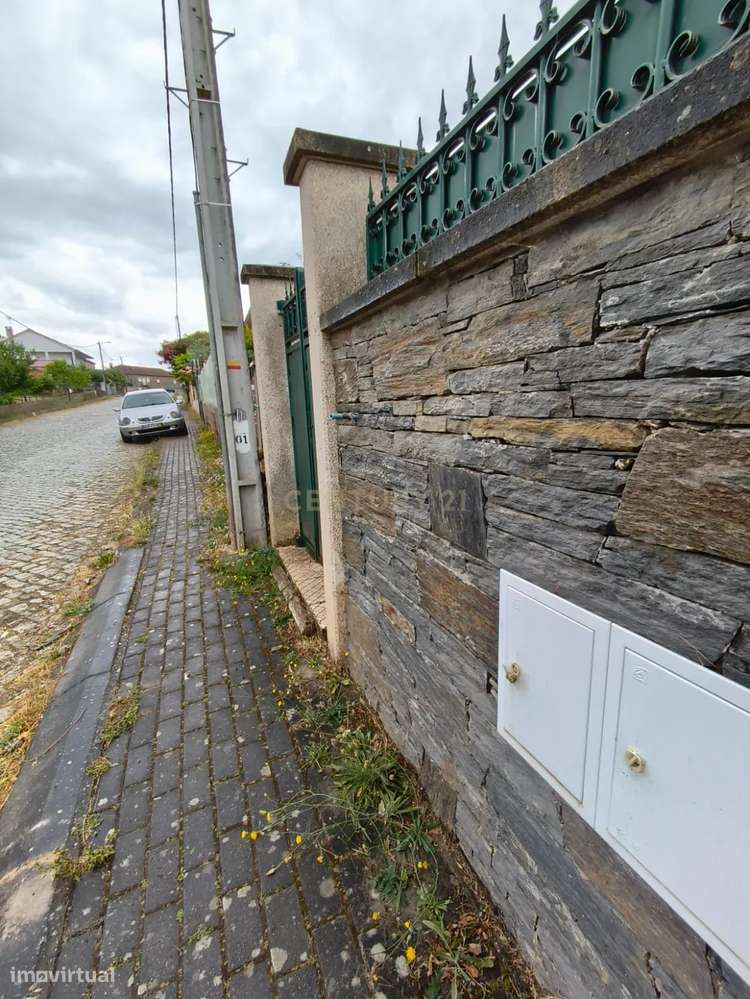 Terreno Urbano em Parada, Bragança - 615m² por 45.000€ - Grande imagem: 3/10