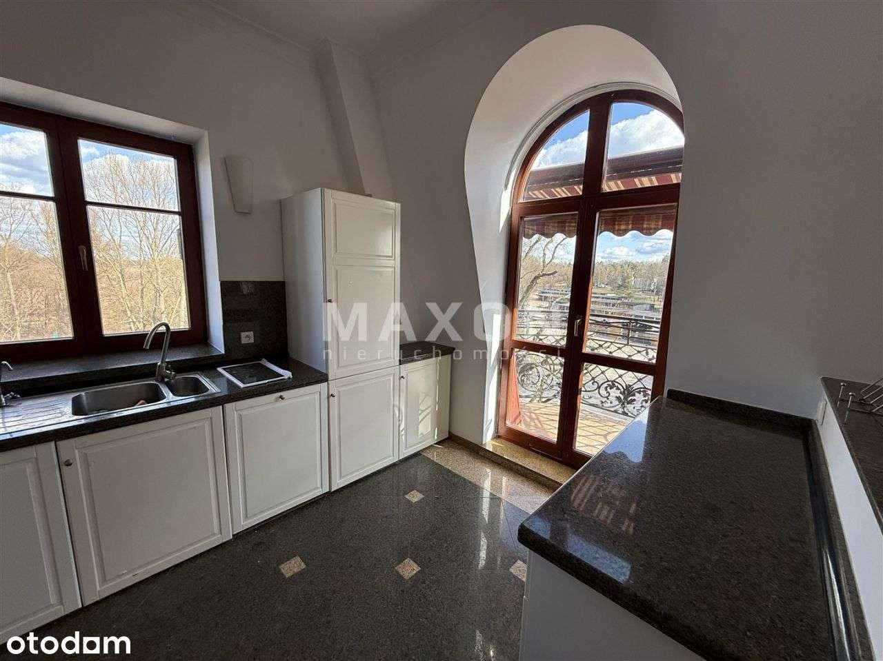 Wyjątkowy dwupoziomowy apartament w Konstancinie - Pełny obrazek: 1/15