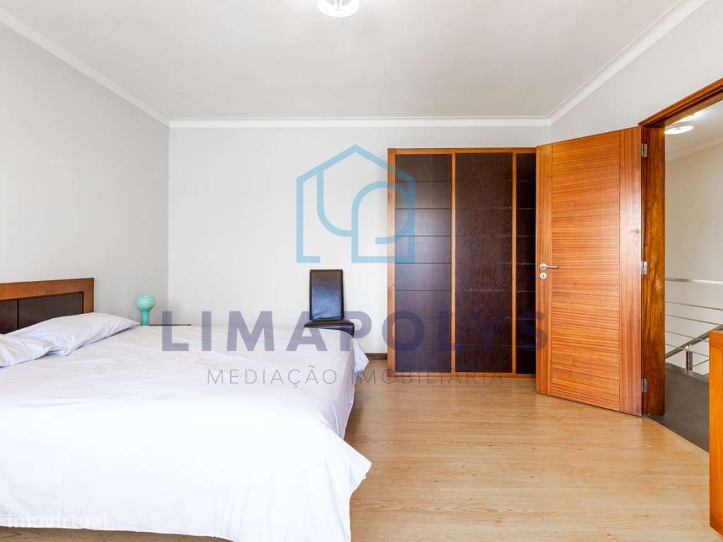 Moradia T4 com Vista Mar a 50m da Praia - Oportunidade Única!-17