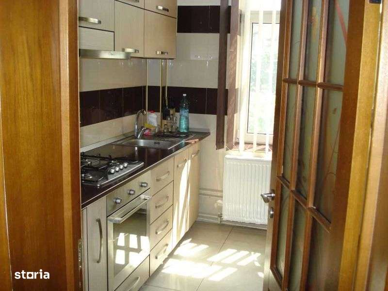 Inchiriere Vila Casa cu curte in zona  Unirii Parcul Carol Birou Firma - Imagine principală: 5/8