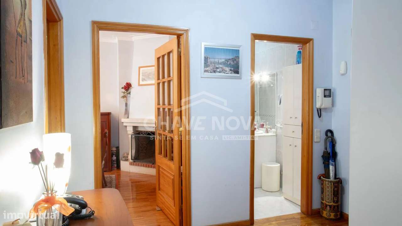 Apartamento T2 c/ varanda em Canelas-9