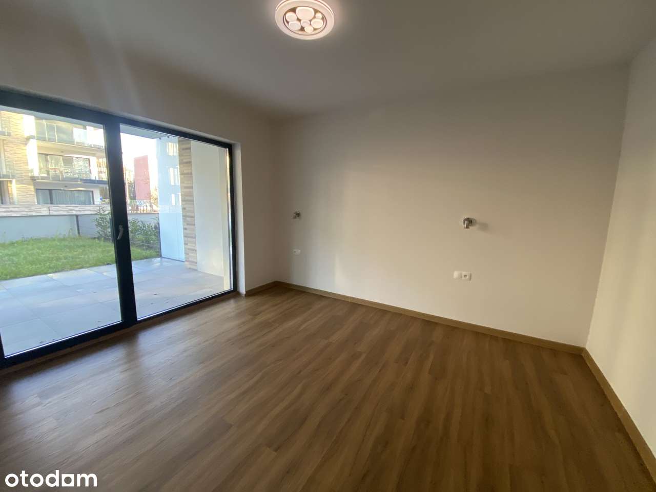 Apartamentowiec z tarasem, miejscem prakingowym oraz kom. lokatorską - Pełny obrazek: 5/12
