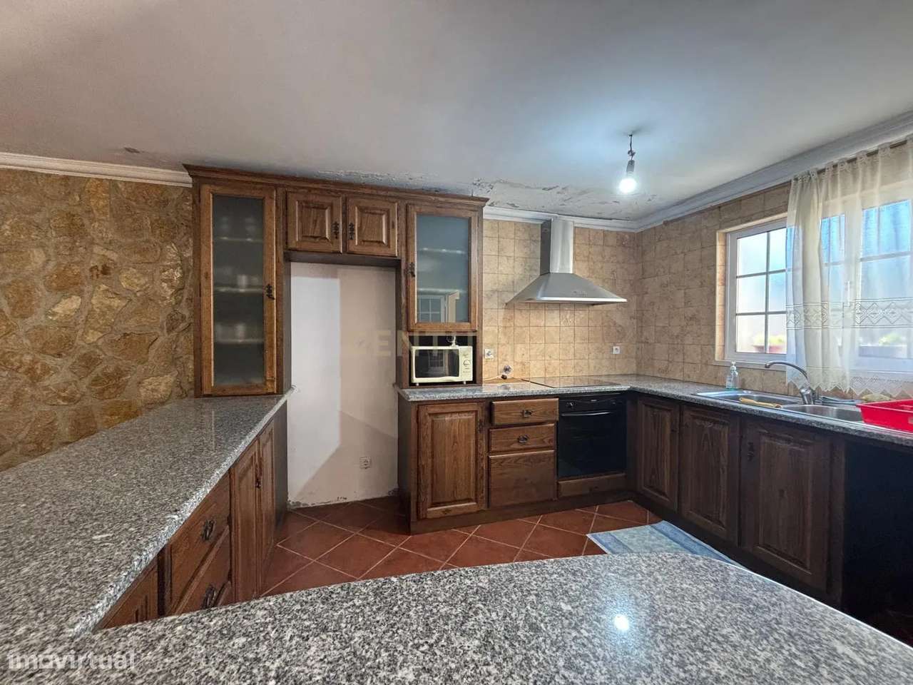 Moradia T5 com Jardim e Vista para o Rio em Venda de São José, Alberga-9