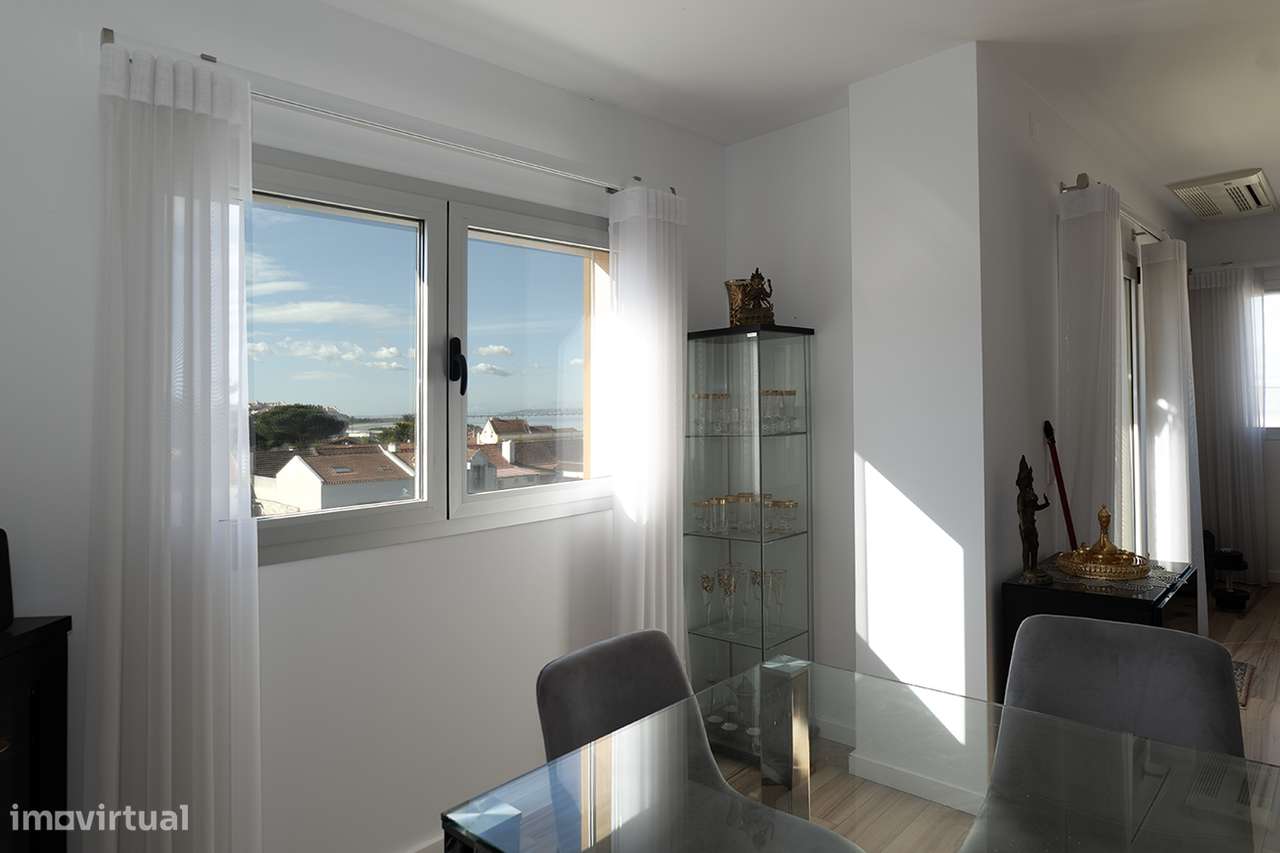 Apartamento T4 com vista rio em Alcochete, grandes áreas-5