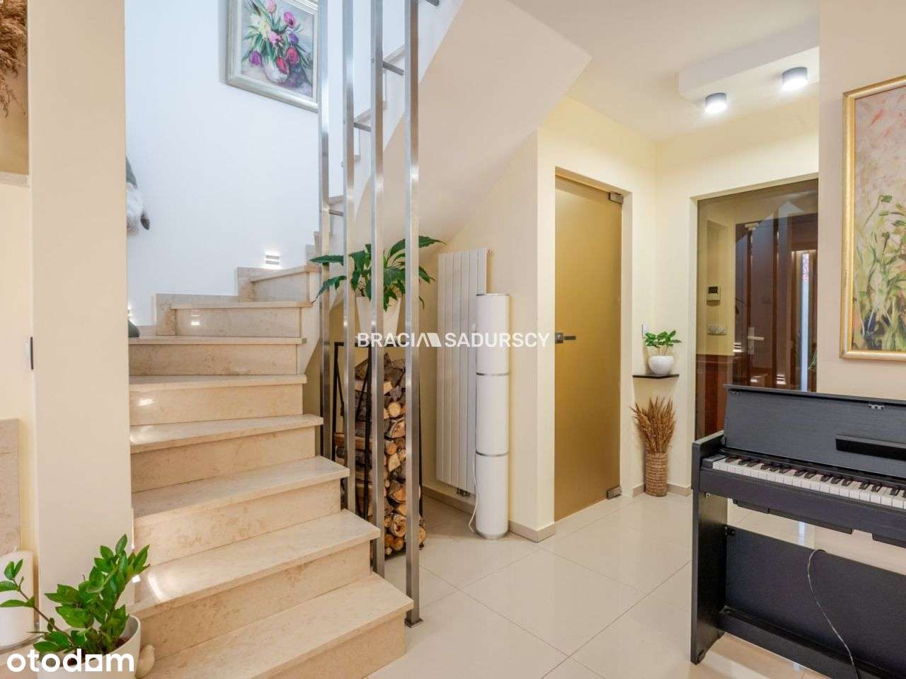 Dom z kominkiem i fotowoltaiką-7