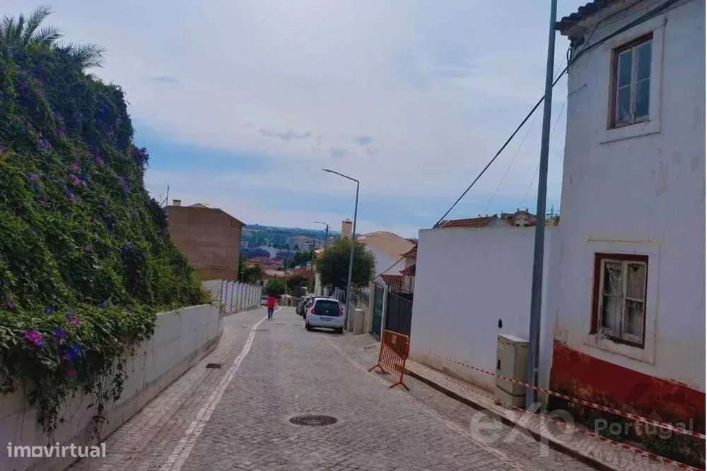 Prédio para reconstruir em Torres Novas - Grande imagem: 3/23