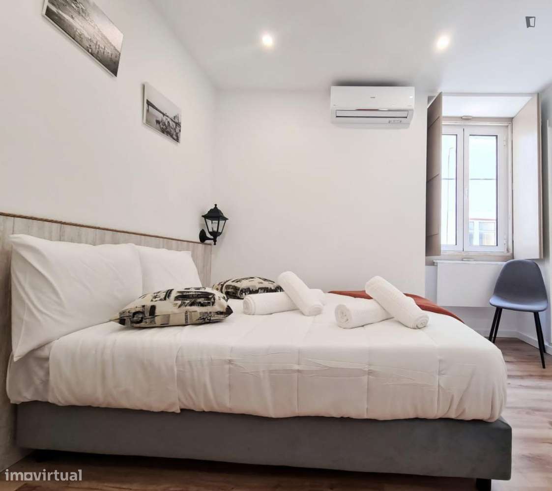 Quarto - localizado em Baixa Coimbra - Grande imagem: 5/7