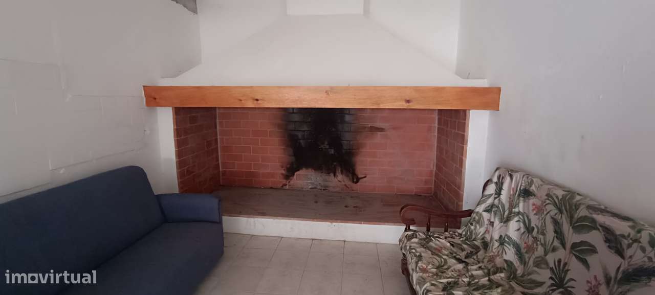 Moradia V5 com logradouro e 10 boxes para cavalos-11