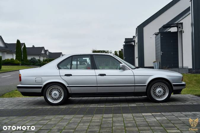 BMW Seria 5 525i - 32