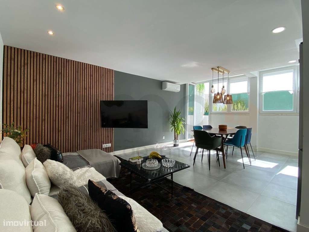 T2 Remodelado Com Terraço Alto da Parede-10