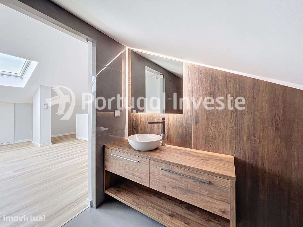 Sublime Duplex T4 com Mezanino no centro de Carcavelos-41