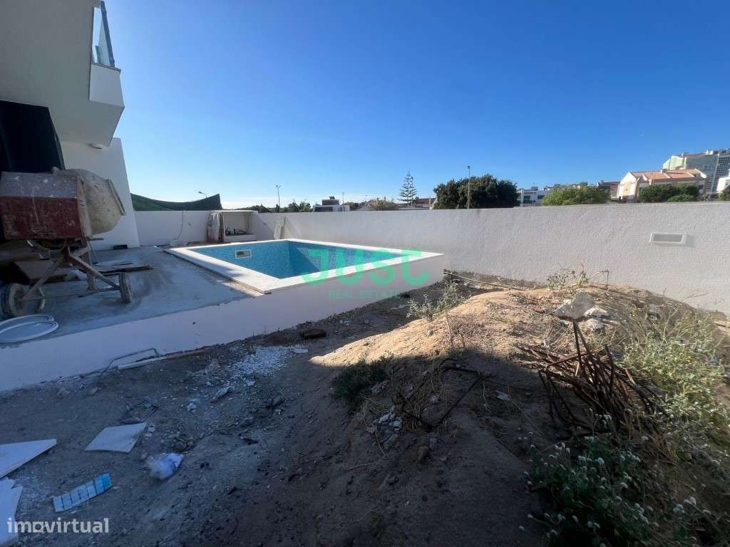 Moradia charneca da Caparica - t4 com margem e piscina quase pronta-14