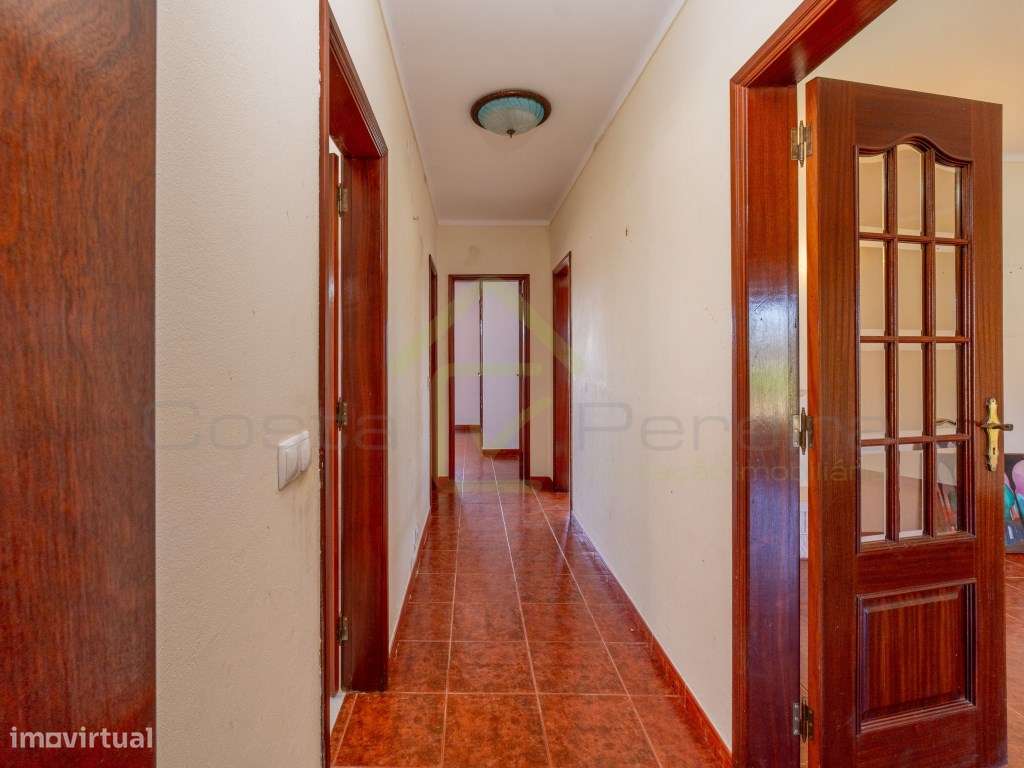 Moradia T2+2 com piscina e vista Mar-8