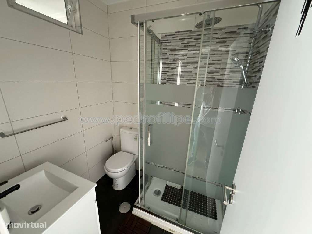 Apartamento T2 remodelado no centro da vila-9