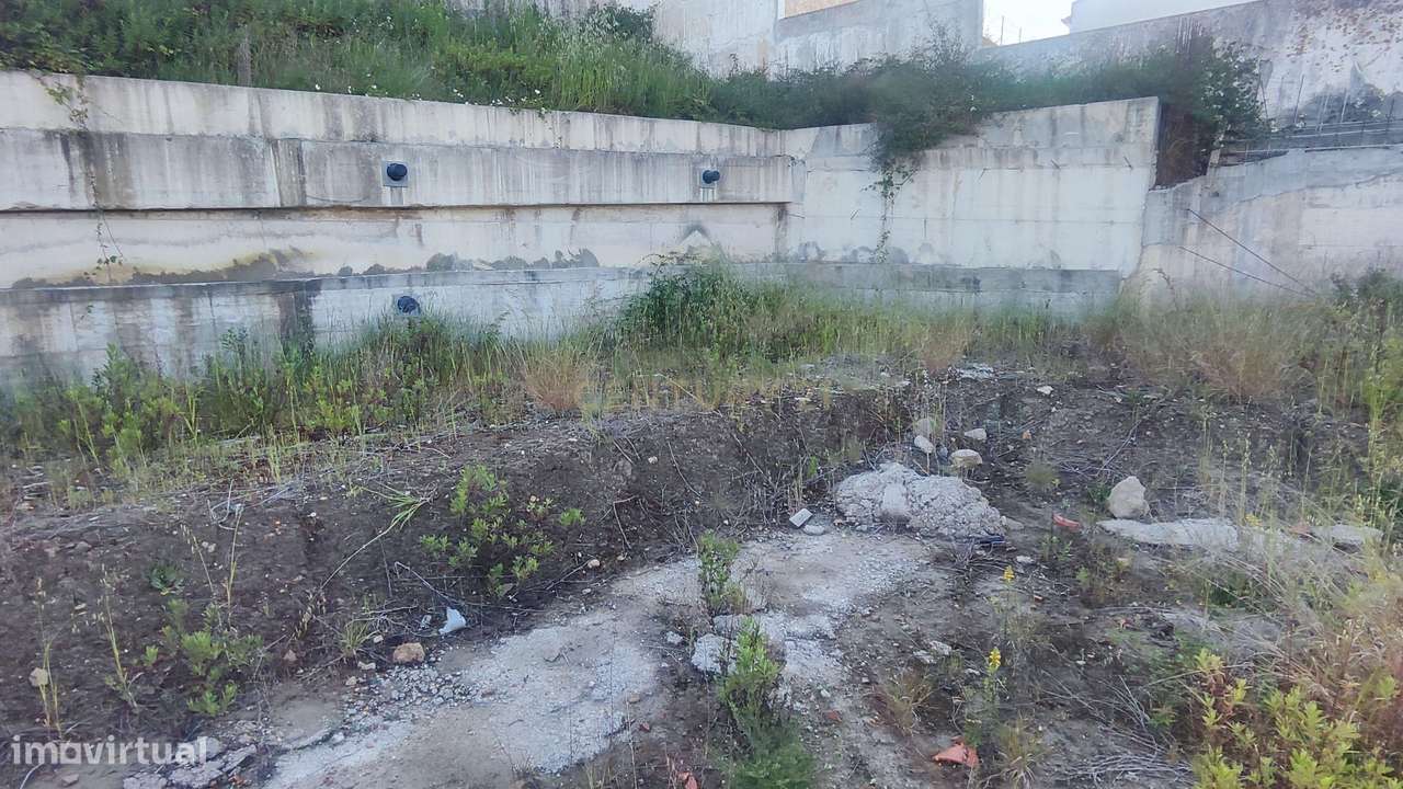Terreno Exclusivo com Vista Panorâmica Permanente sobre Arruda dos Vin-16