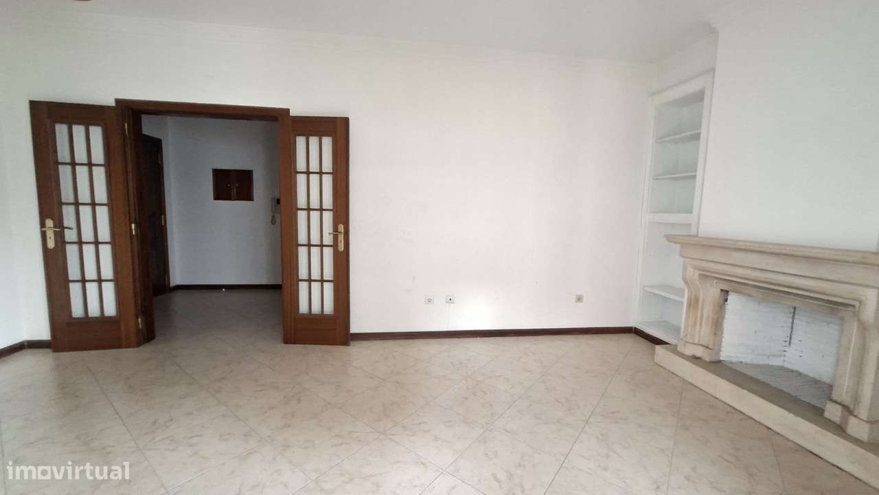 Apartamento T2 com 92 m², 3 varandas em Setúbal - Grande imagem: 4/17