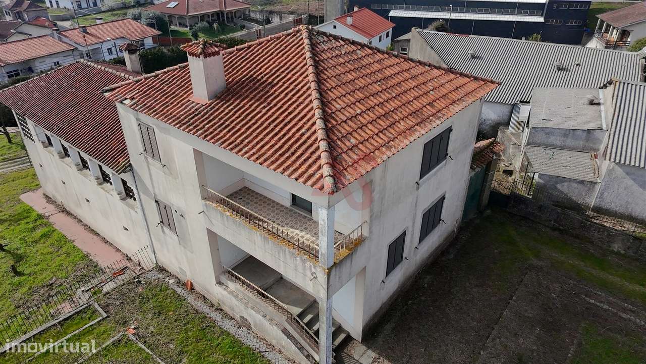 Moradia T4 com Piscina e Terreno de 2.407m² | Raimonda, Paços de Ferre - Grande imagem: 2/49