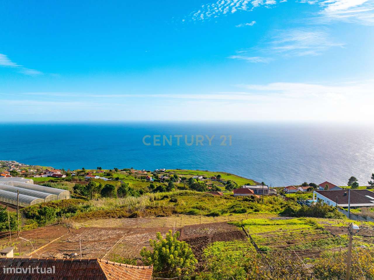 Moradia Tradicional nos Prazeres com Terreno e Vista Mar-8
