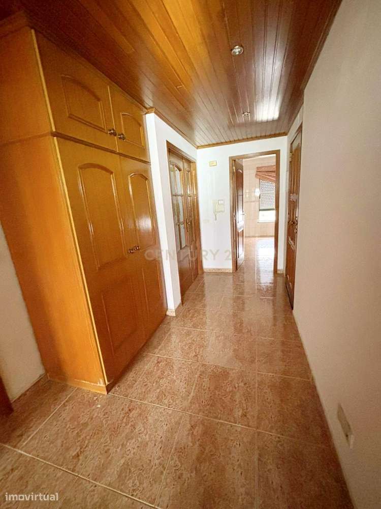 Apartamento T2 com Luz Natural e Localização Tranquila - Grande imagem: 5/14