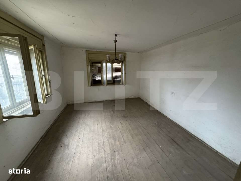 Oportunitate investitie: casa veche + teren 1.096 mp in Barabant, lang - Imagine principală: 3/7