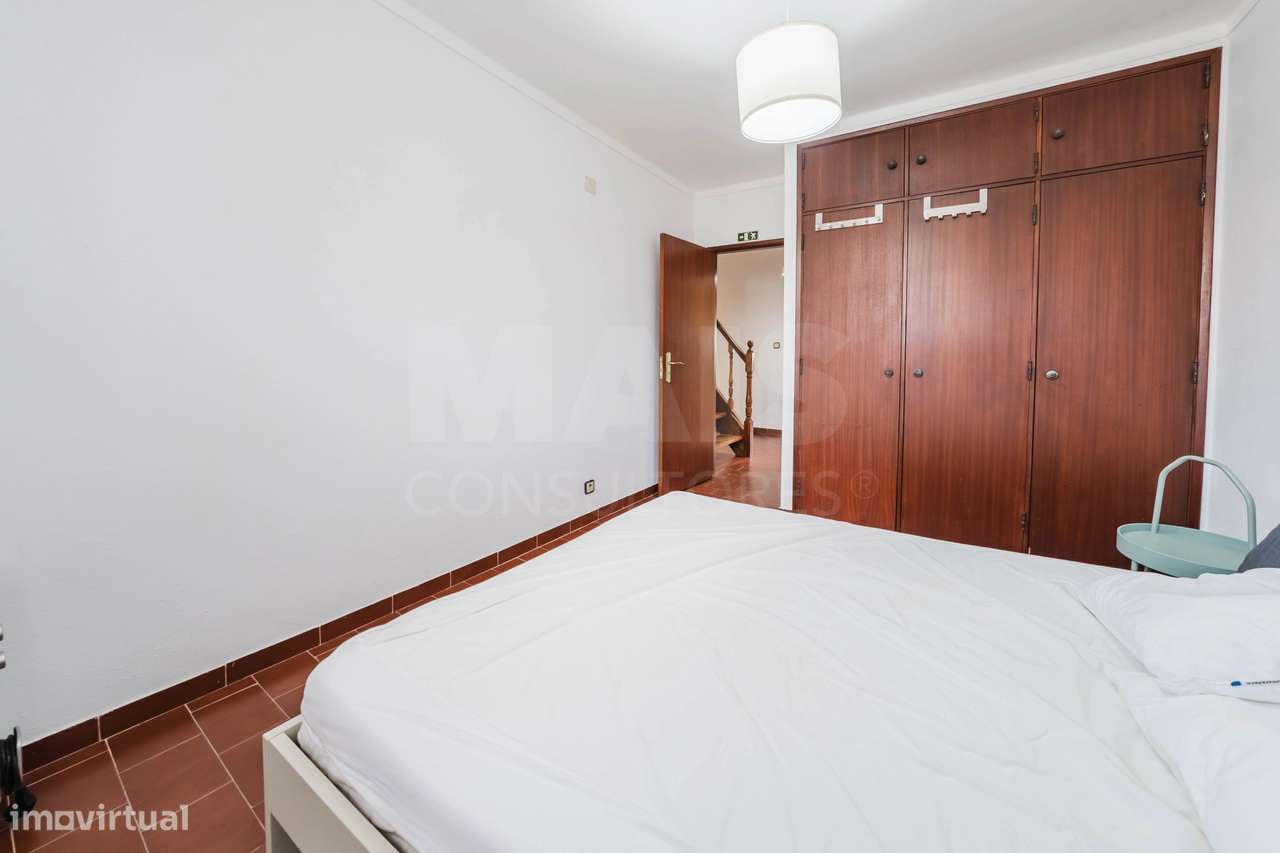 Apartamento T2 com Sótão e Varanda junto à Praia do Baleal-23