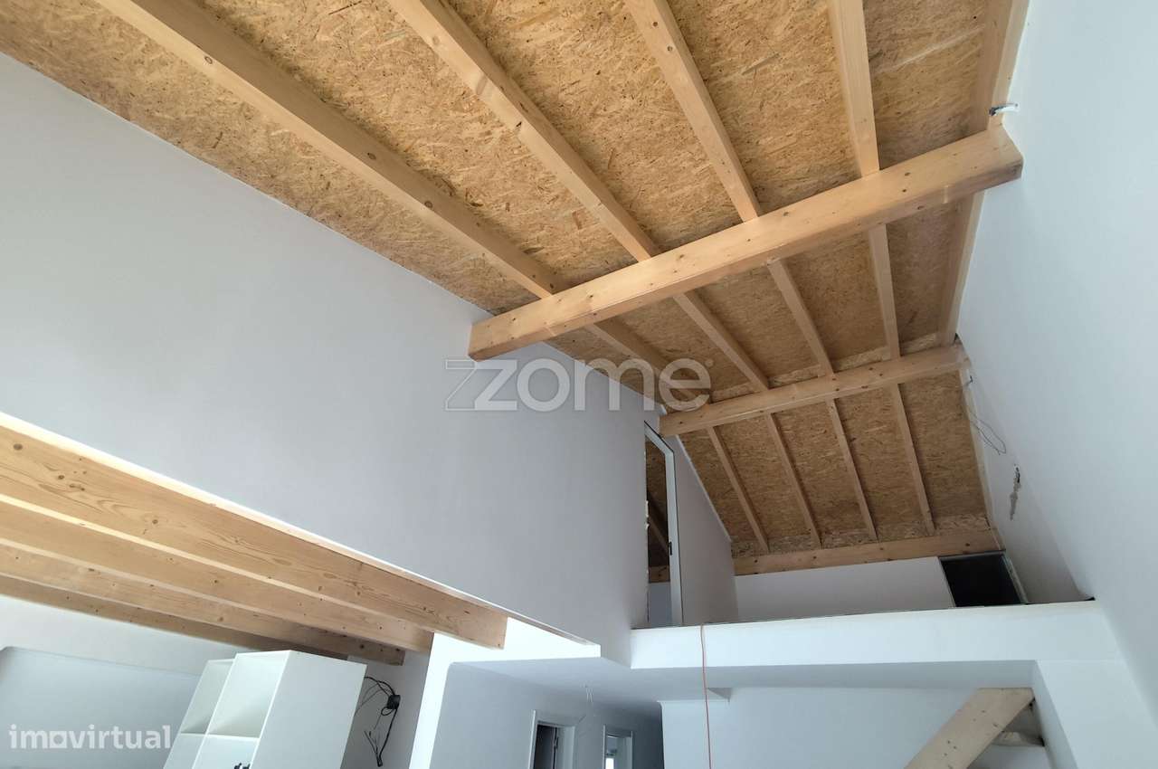 Moradia térrea renovada com anexos em Porto de Mós - Grande imagem: 2/18