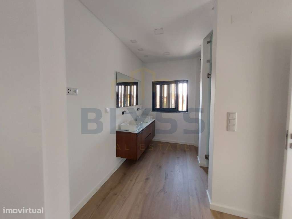 Moradias T4, em Condomínio Privado com Piscina.-21