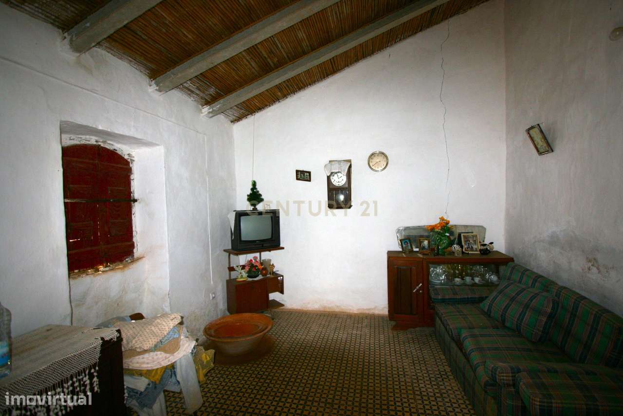 Quintinha no campo com horta  e arvores de fruta em Zebro de Baixo, Me - Grande imagem: 4/27