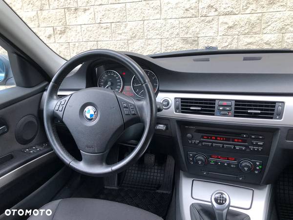 BMW Seria 3 320i - 13