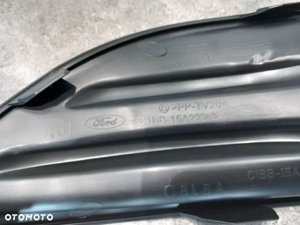 Ramka halogenu - kratka prawa Ford Fiesta 2012-2019 1840418 - 5