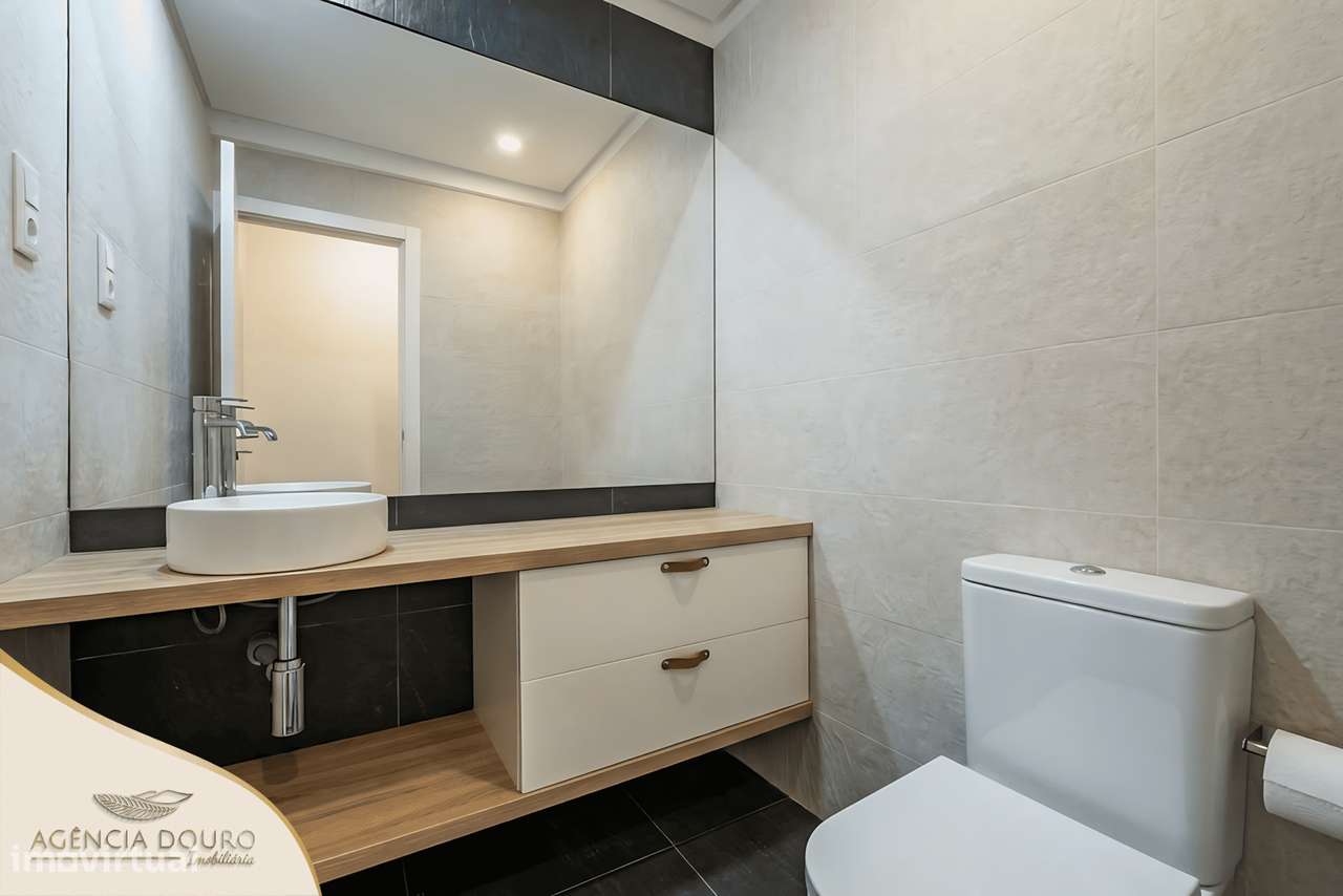 Apartamento T4 com varandas, em Aldoar, Porto-11