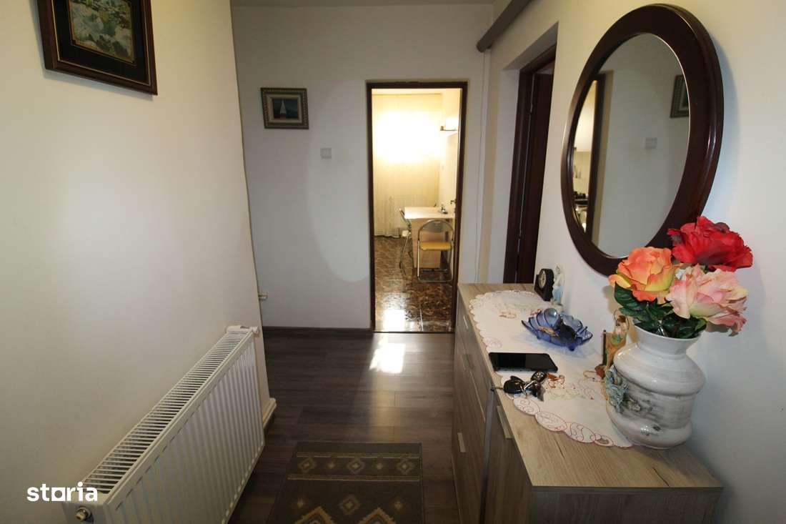 Vând apartament 3 camere în Hunedoara, Micro7-Trandafirilor, parter-11