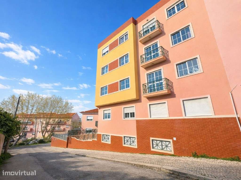 T3 com Varanda, Arrecadação e 2 Lugares de Garagem-29