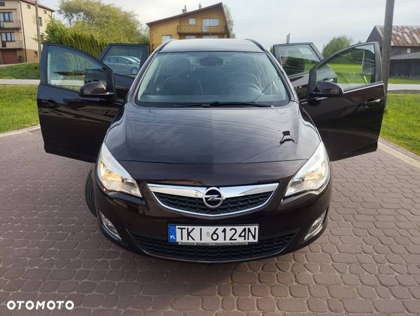 Opel Astra 1.4 Turbo 150 Jahre - 17