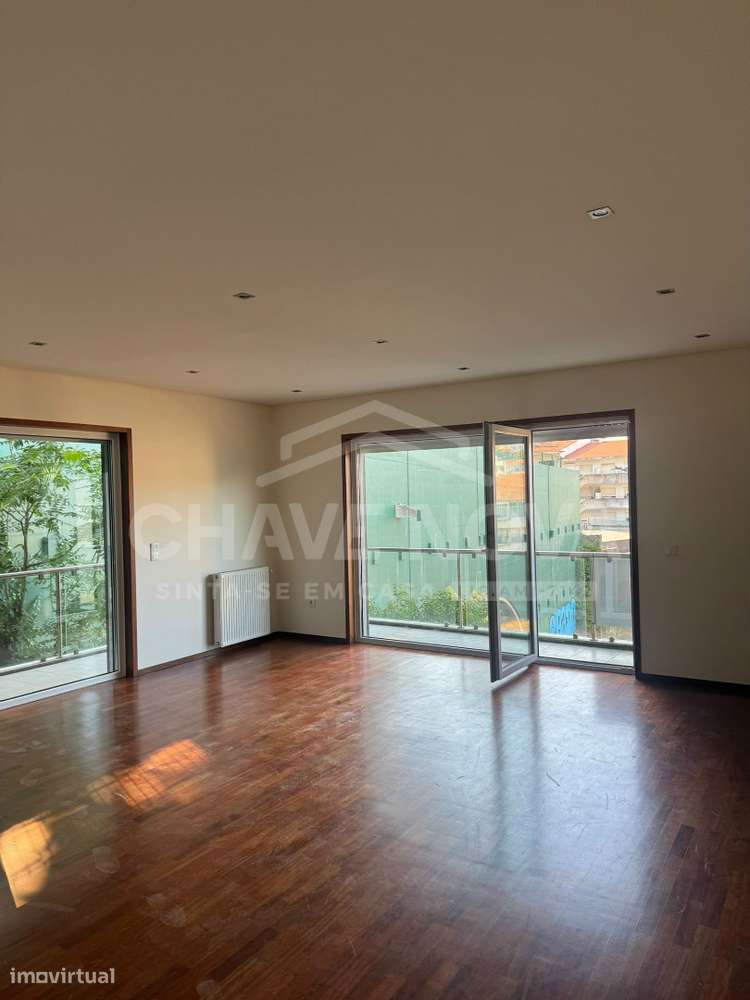 Apartamento T2 Praça das Flores, Porto-33