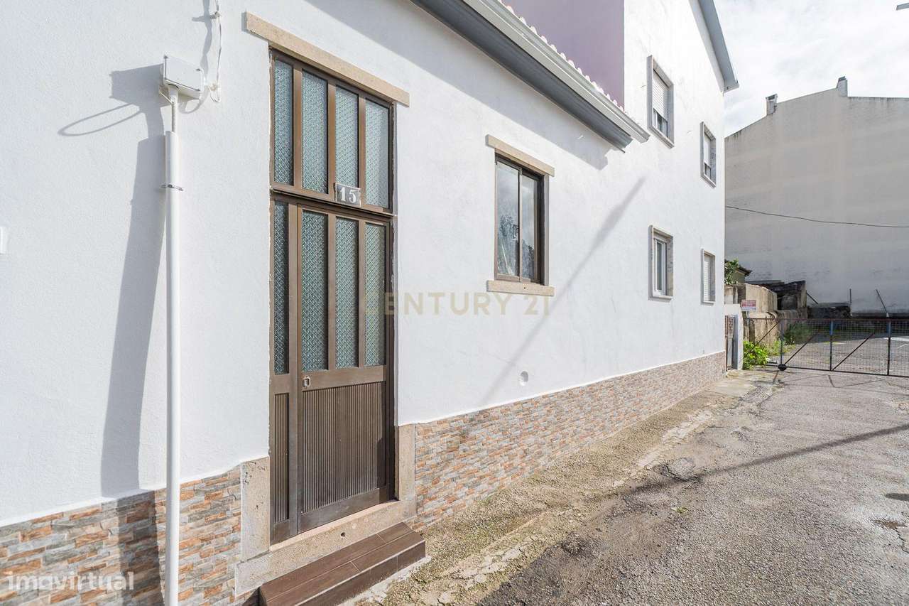 Propriedade com duas moradias geminadas-43