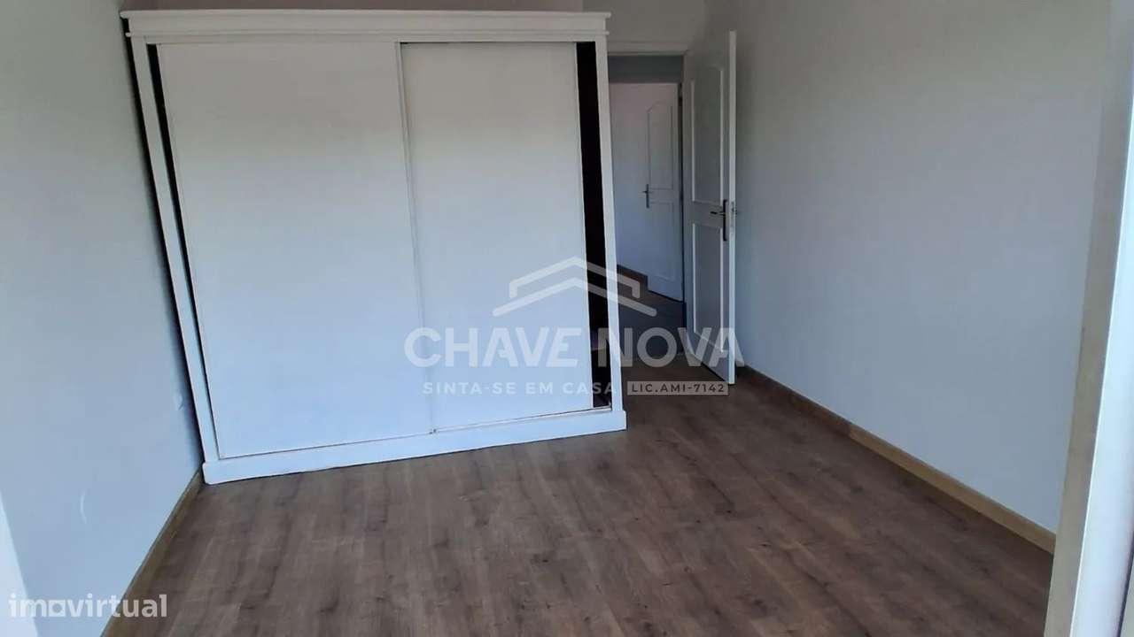 Apartamento T3 com 3 frentes, varandas, garagem e elevador - Fânzeres-5