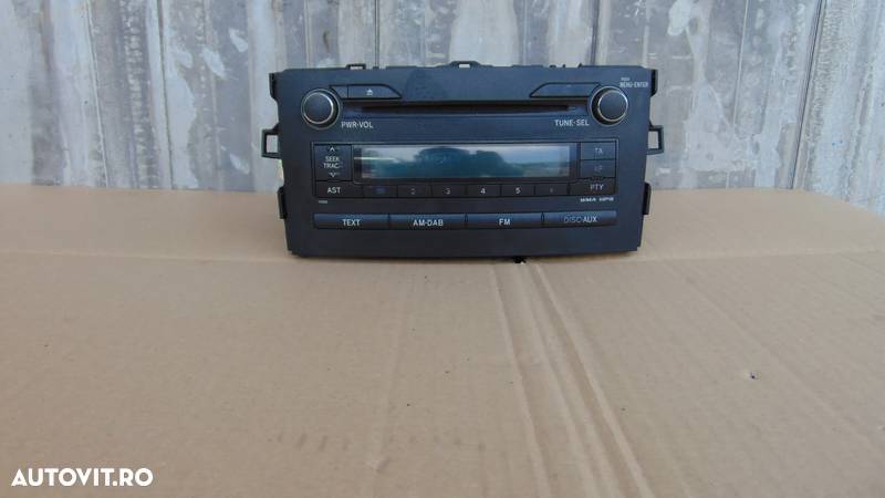 Vand radio CD Toyota auris 1.4 benzina an 2006-2012 - 1