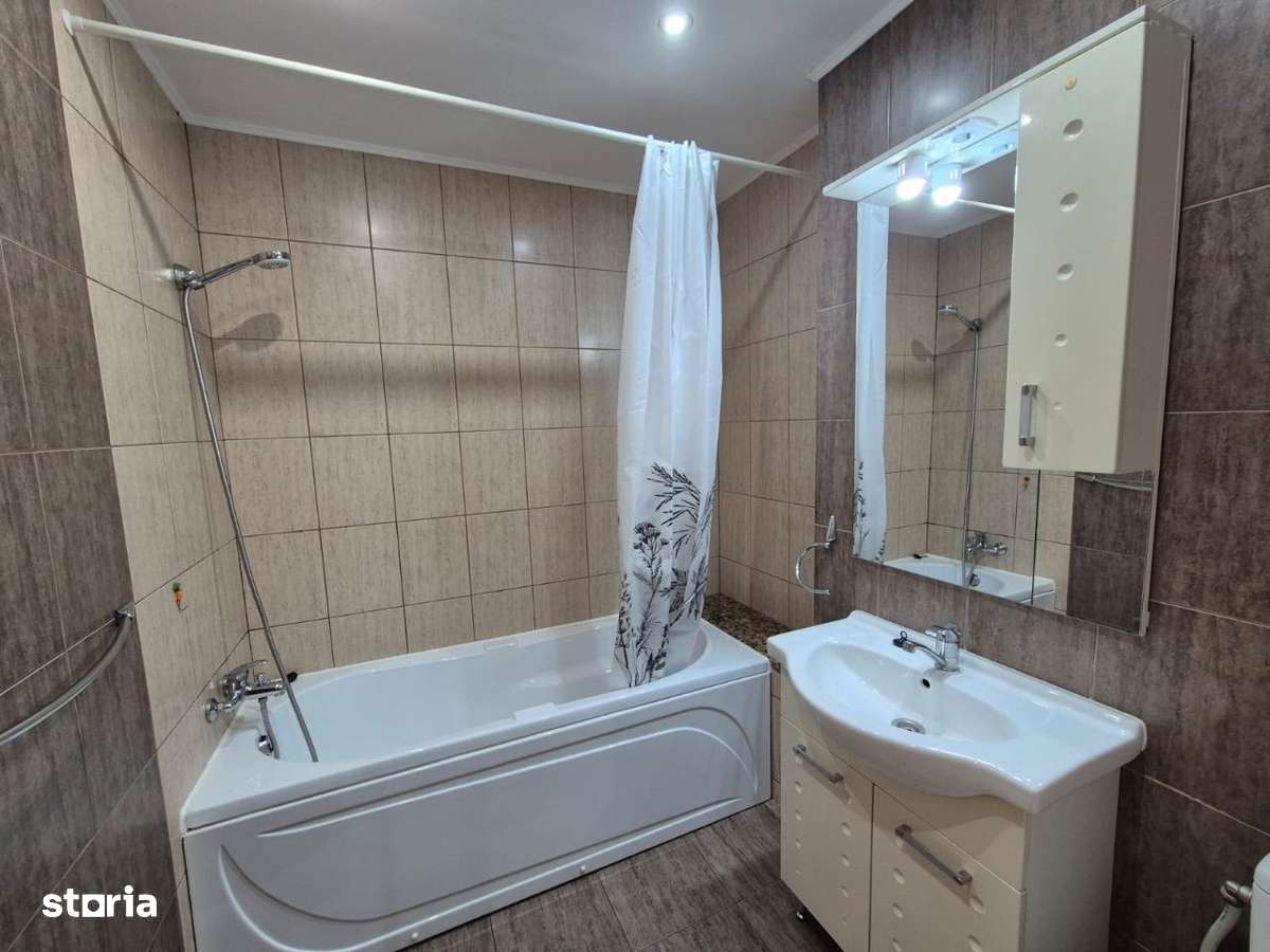 Apartament cu 3 camere, parcare privata și terasă - Imagine principală: 2/8