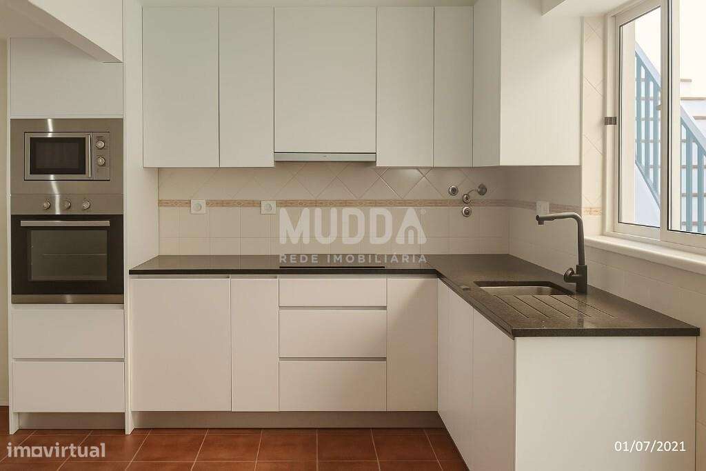 Moradia Térrea Renovada com 2 Quartos + 2 Escritório e Excelente Expos - Grande imagem: 2/13