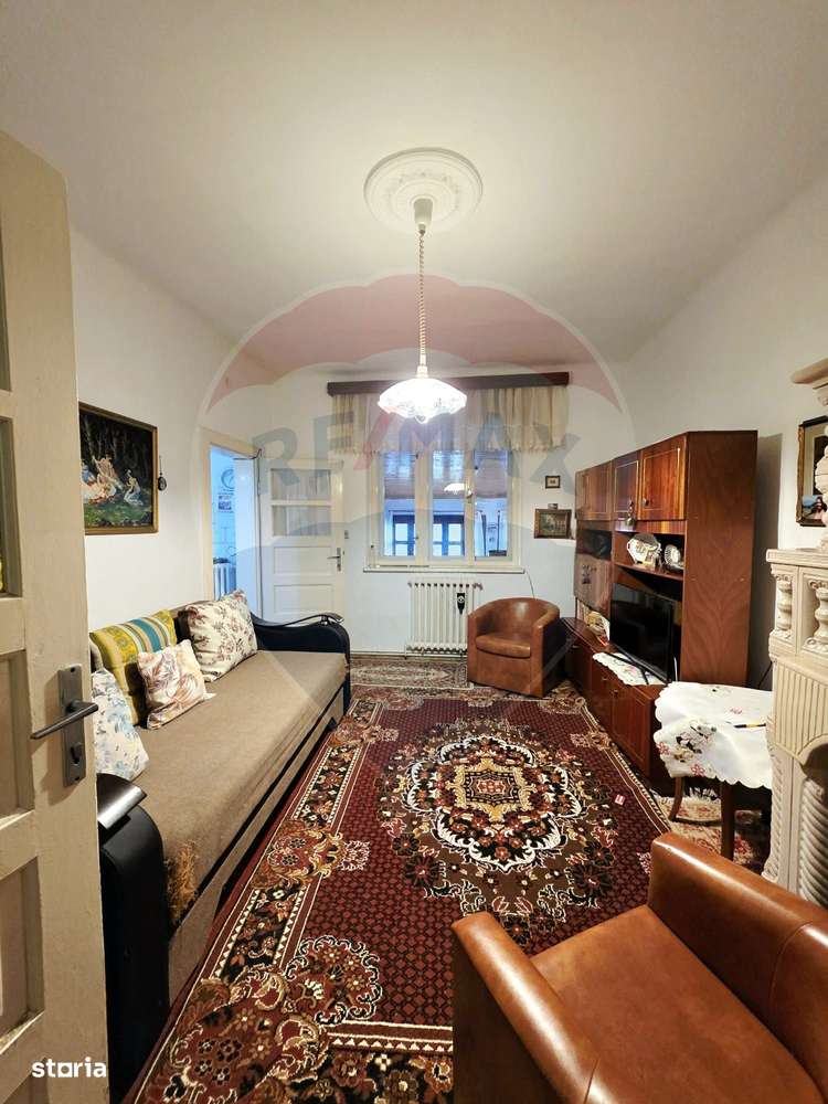 Casa cu 5 camere de vanzare in centrul orasului Talmaciu-6