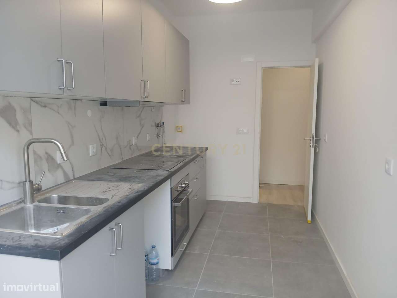 T3 em Almada com logradouro/ Excelente Localização - Grande imagem: 2/27