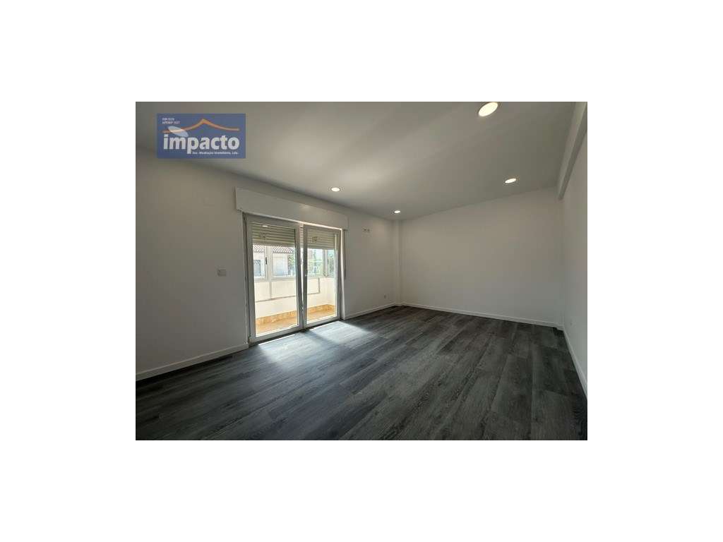 T1 REMODELADO, Open Space, wc c/ janela, cozinha equipada, varanda,...-9
