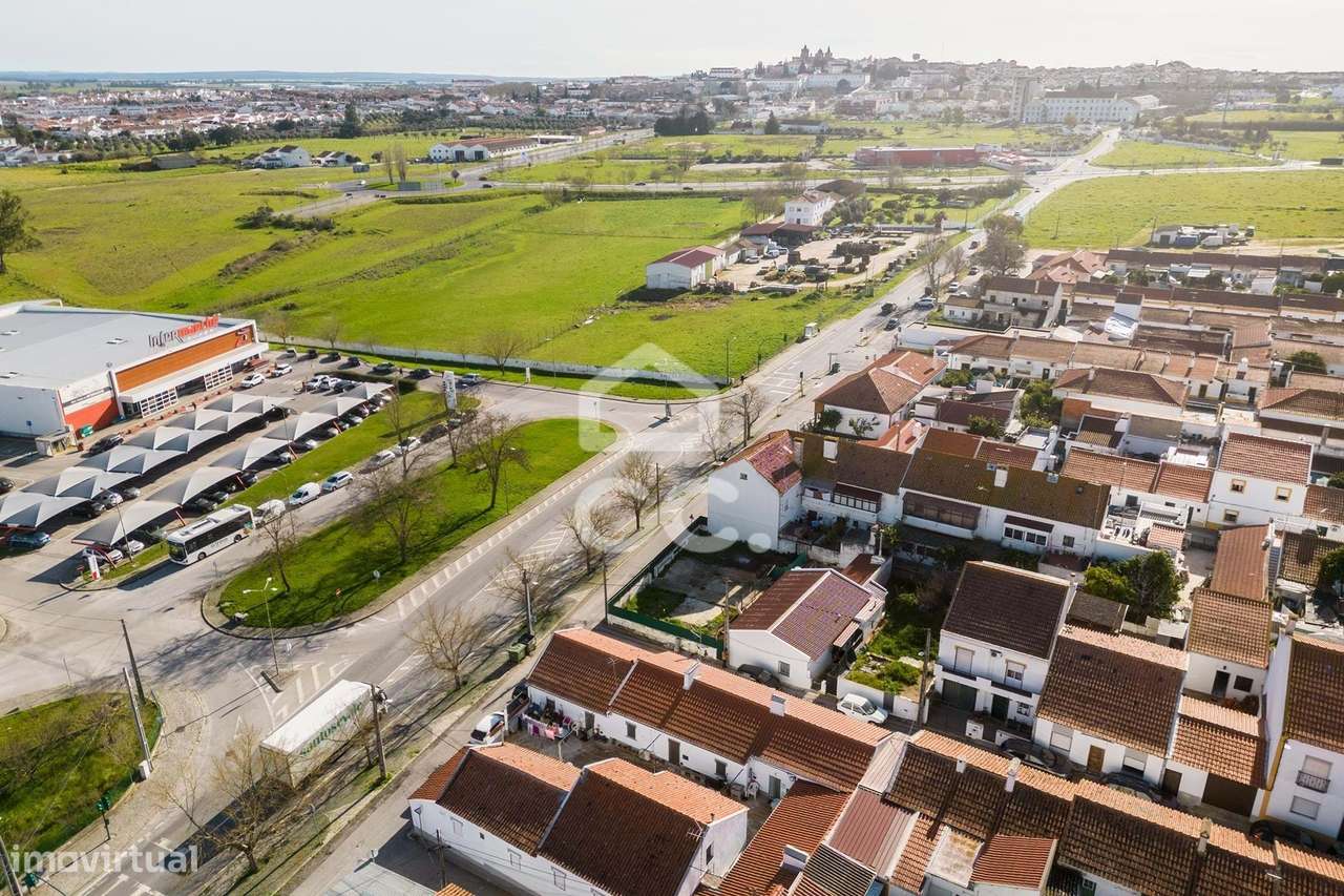 Moradia Unifamiliar T3 NOVA com quintal e garagem | Frei Aleixo (Évora-14